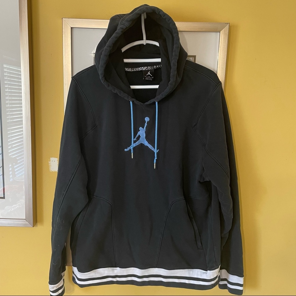 Air Jordan Hoodie :: Size Large :: Black